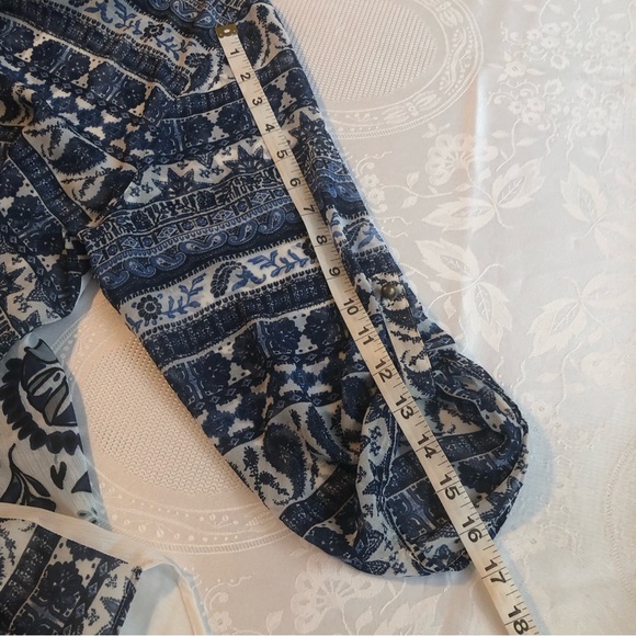 One World Women’s Size L White/Blue Paisley Floral Chiffon Blouse 3/4 Sleeves - Picture 14 of 16